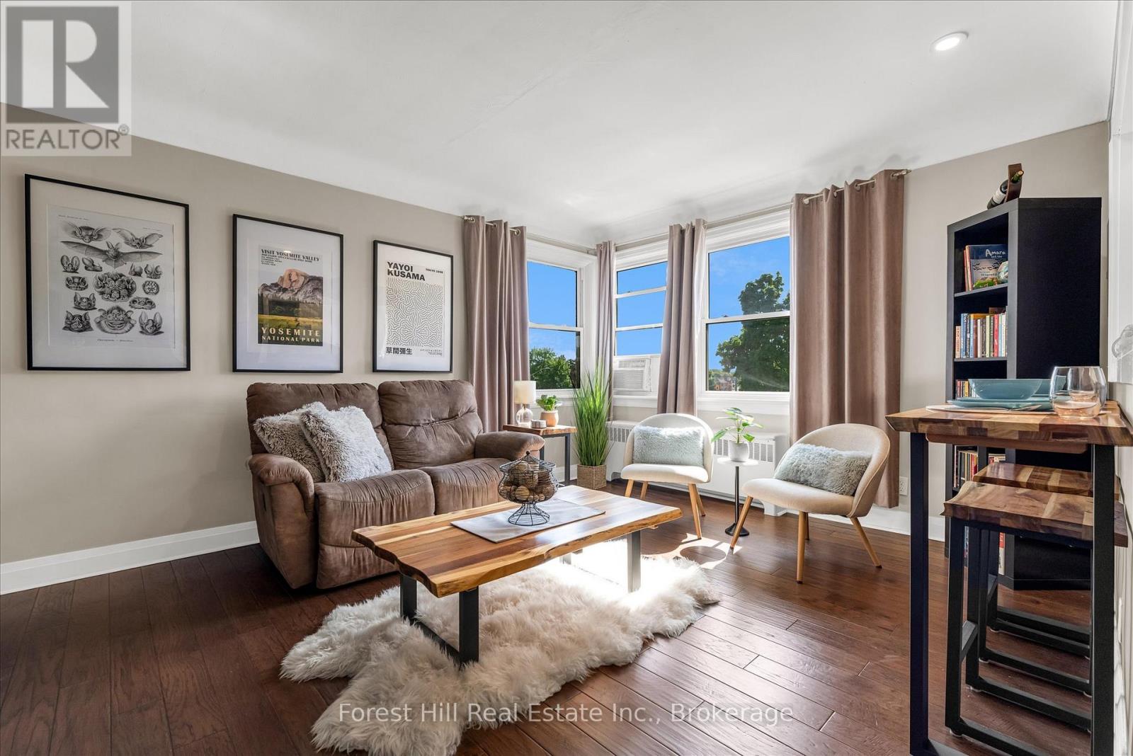 5 - 2 STROUD ROAD, Hamilton, Ontario
