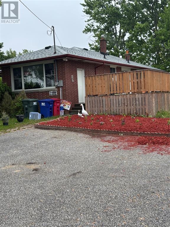 2101 South Talbot Road, Tecumseh, Ontario  N0R 1L0 - Photo 3 - 25012350