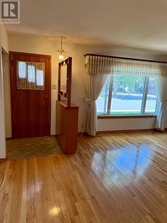 Property at 1319 28 Street S image 4