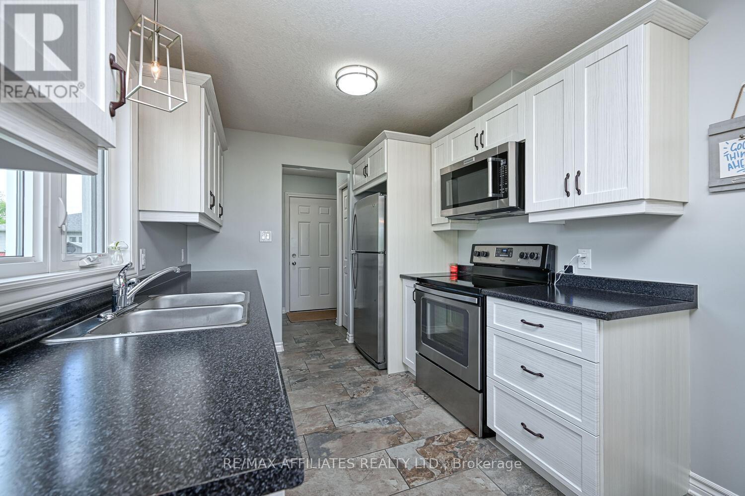 225 Wood Avenue, Smiths Falls, Ontario  K7A 0B4 - Photo 11 - X12161441
