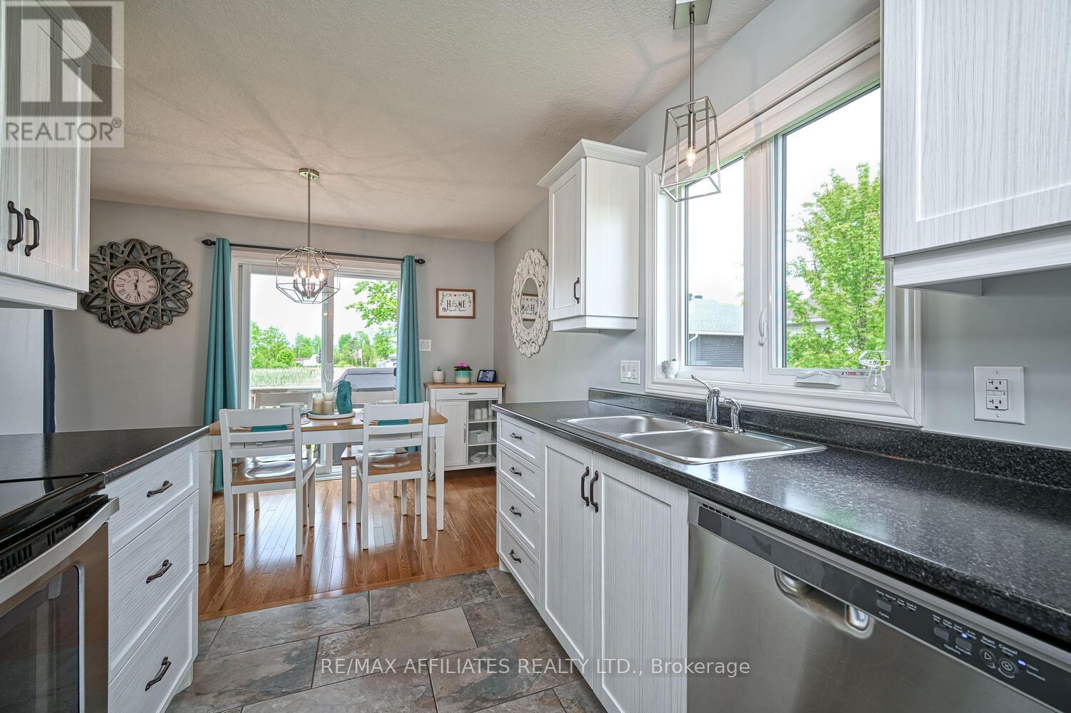 225 Wood Avenue, Smiths Falls, Ontario  K7A 0B4 - Photo 14 - X12161441