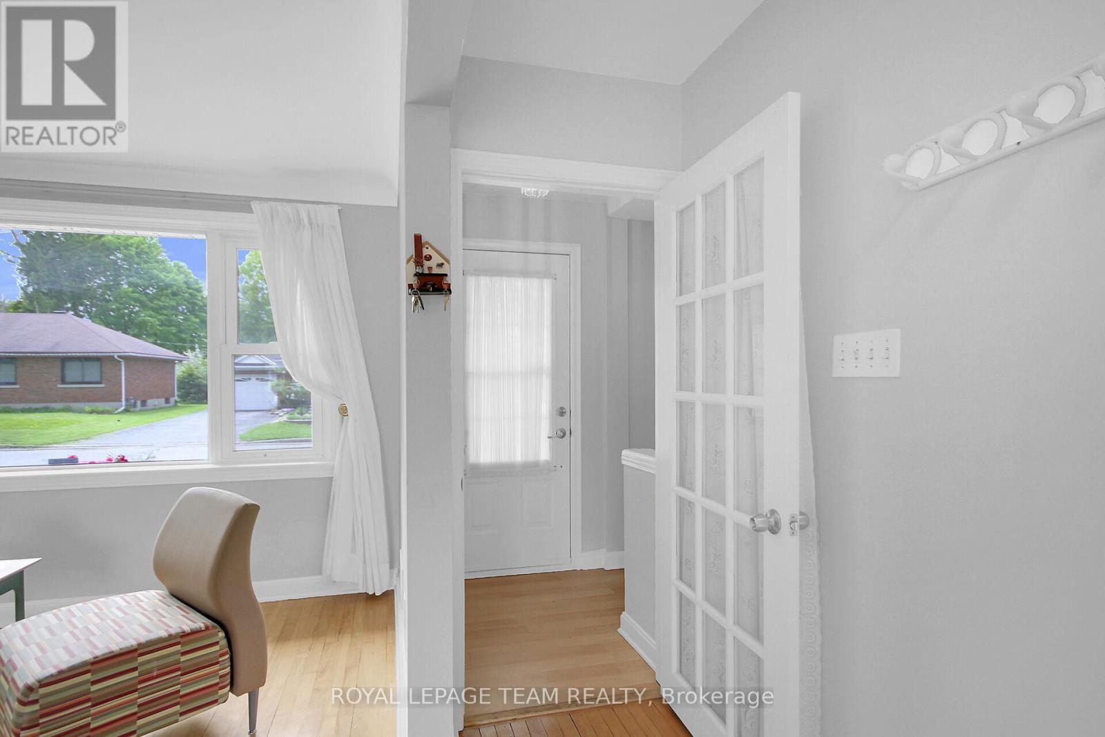 1007 Bakervale Drive, Ottawa, Ontario  K1Z 6N7 - Photo 4 - X12162834