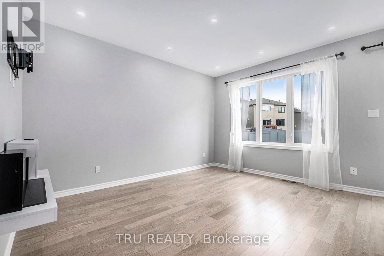 34 Lentago Avenue, Ottawa, Ontario  K2J 7A2 - Photo 13 - X12162865