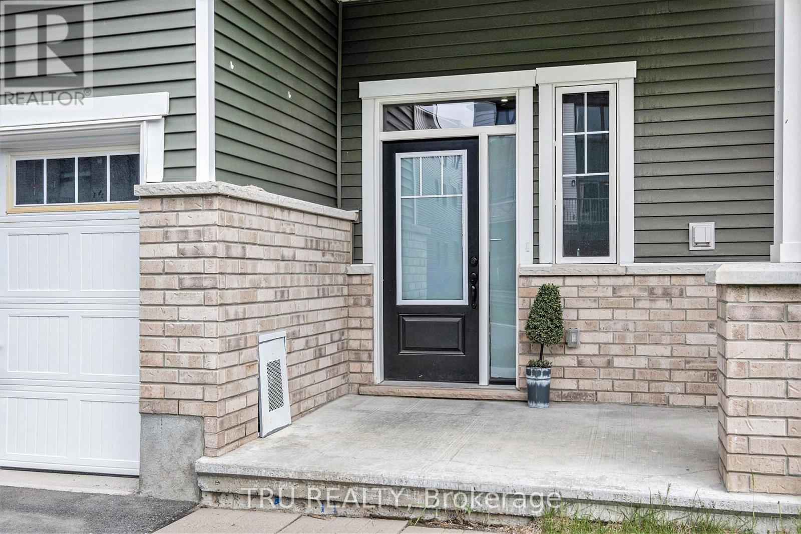 34 Lentago Avenue, Ottawa, Ontario  K2J 7A2 - Photo 2 - X12162865