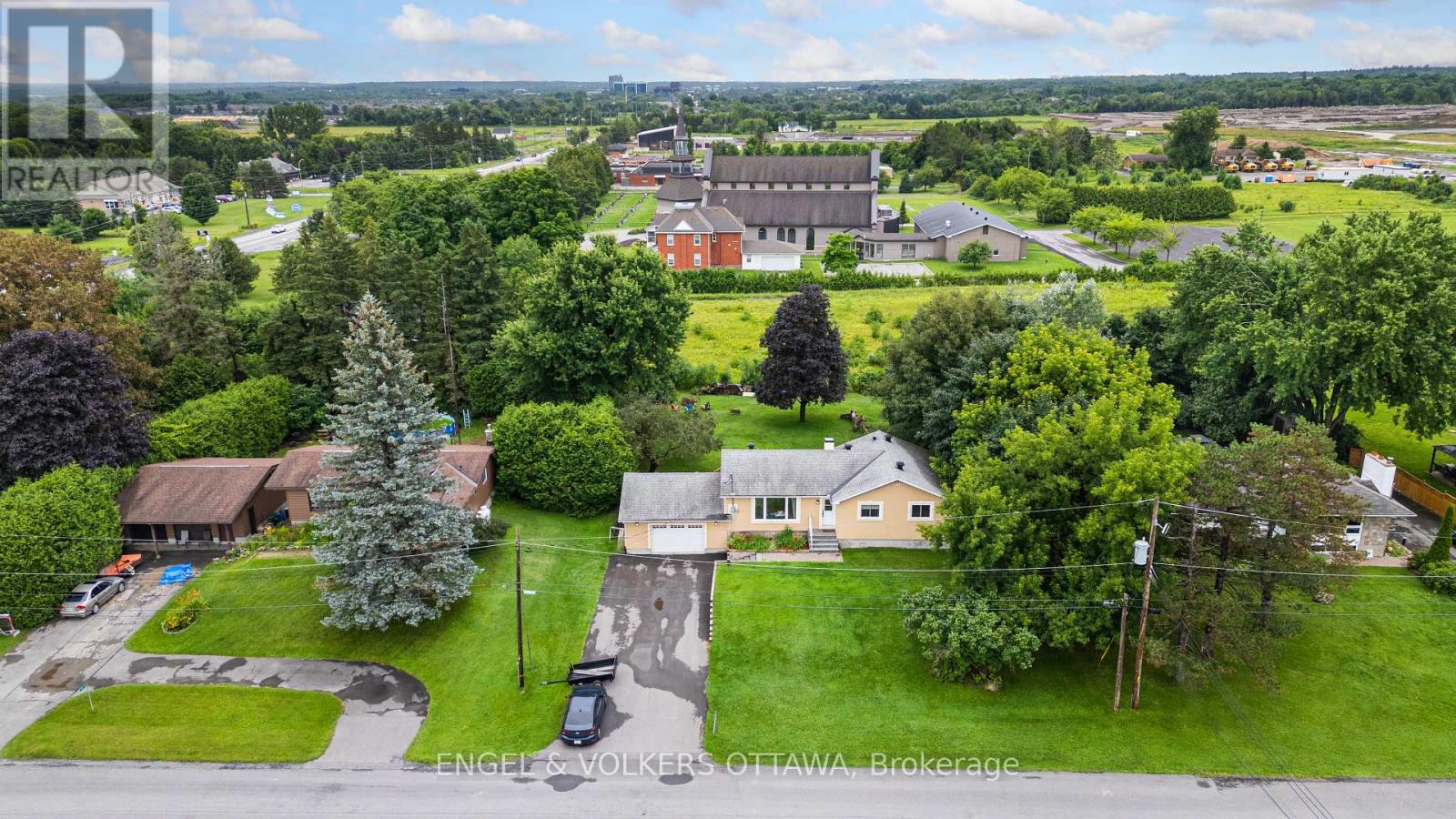 5 Murphy Court, Ottawa, Ontario  K2W 1B7 - Photo 1 - X12162903