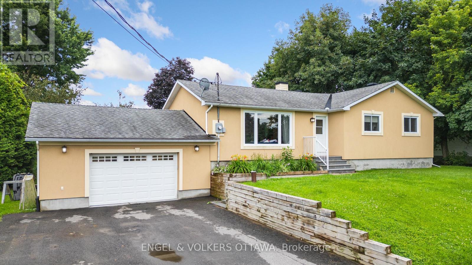 5 Murphy Court, Ottawa, Ontario  K2W 1B7 - Photo 4 - X12162903