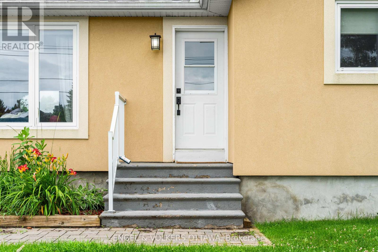 5 Murphy Court, Ottawa, Ontario  K2W 1B7 - Photo 5 - X12162903