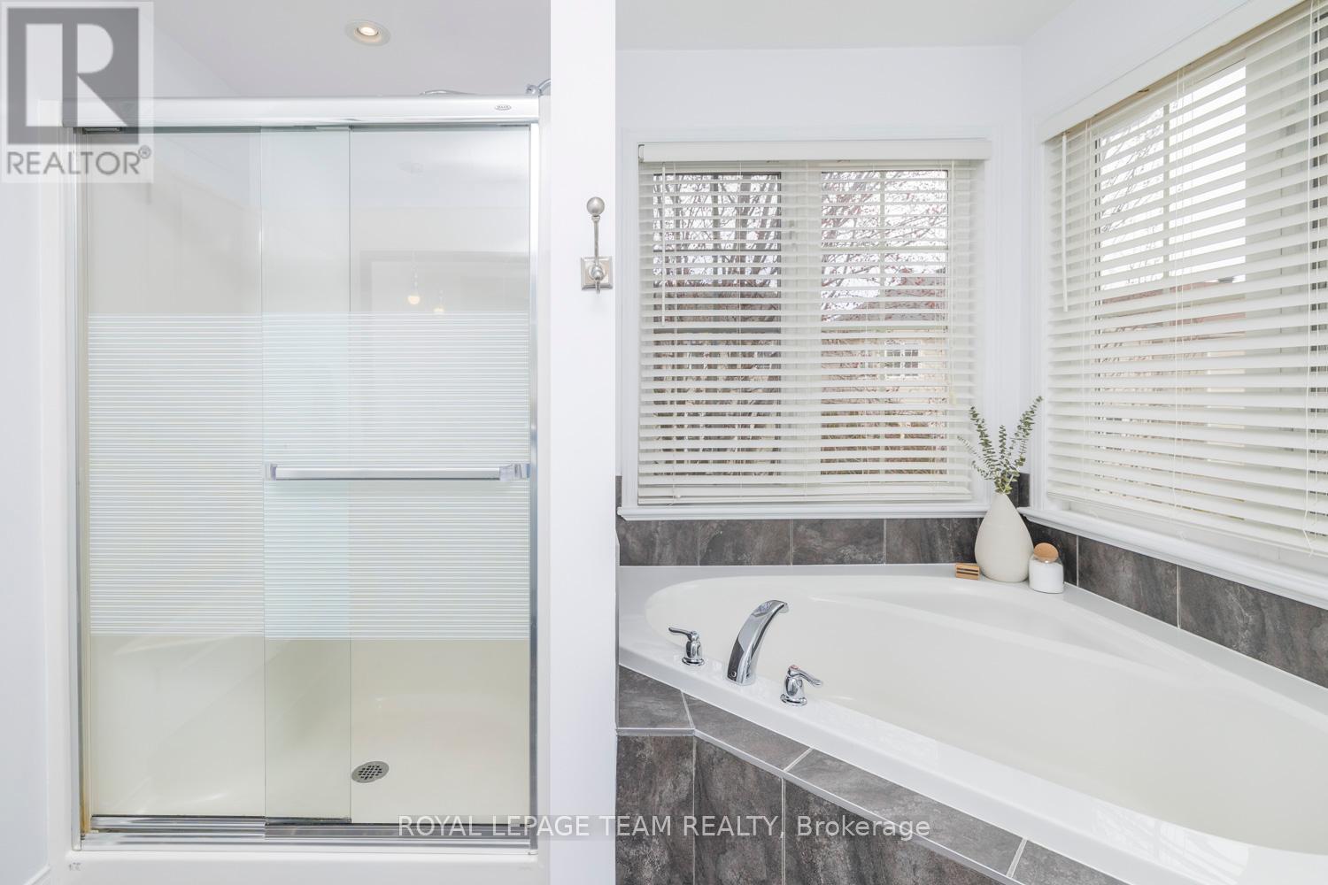 214 Oneida Terrace, Ottawa, Ontario  K2J 0M3 - Photo 24 - X12162909