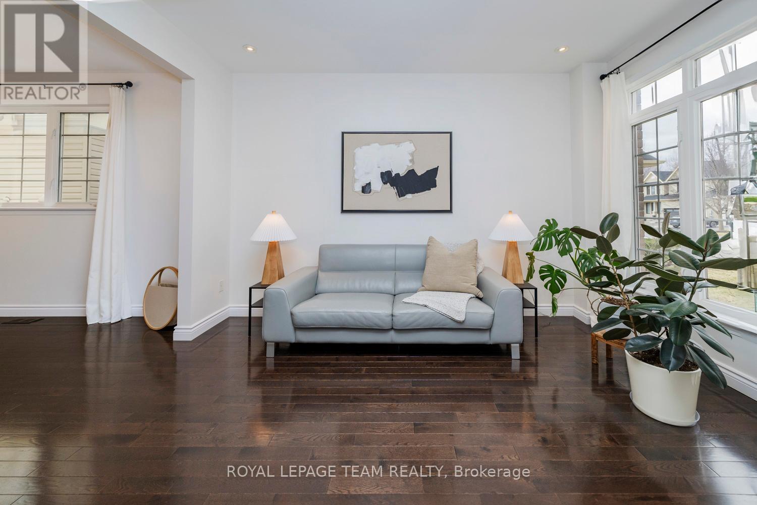 214 Oneida Terrace, Ottawa, Ontario  K2J 0M3 - Photo 5 - X12162909