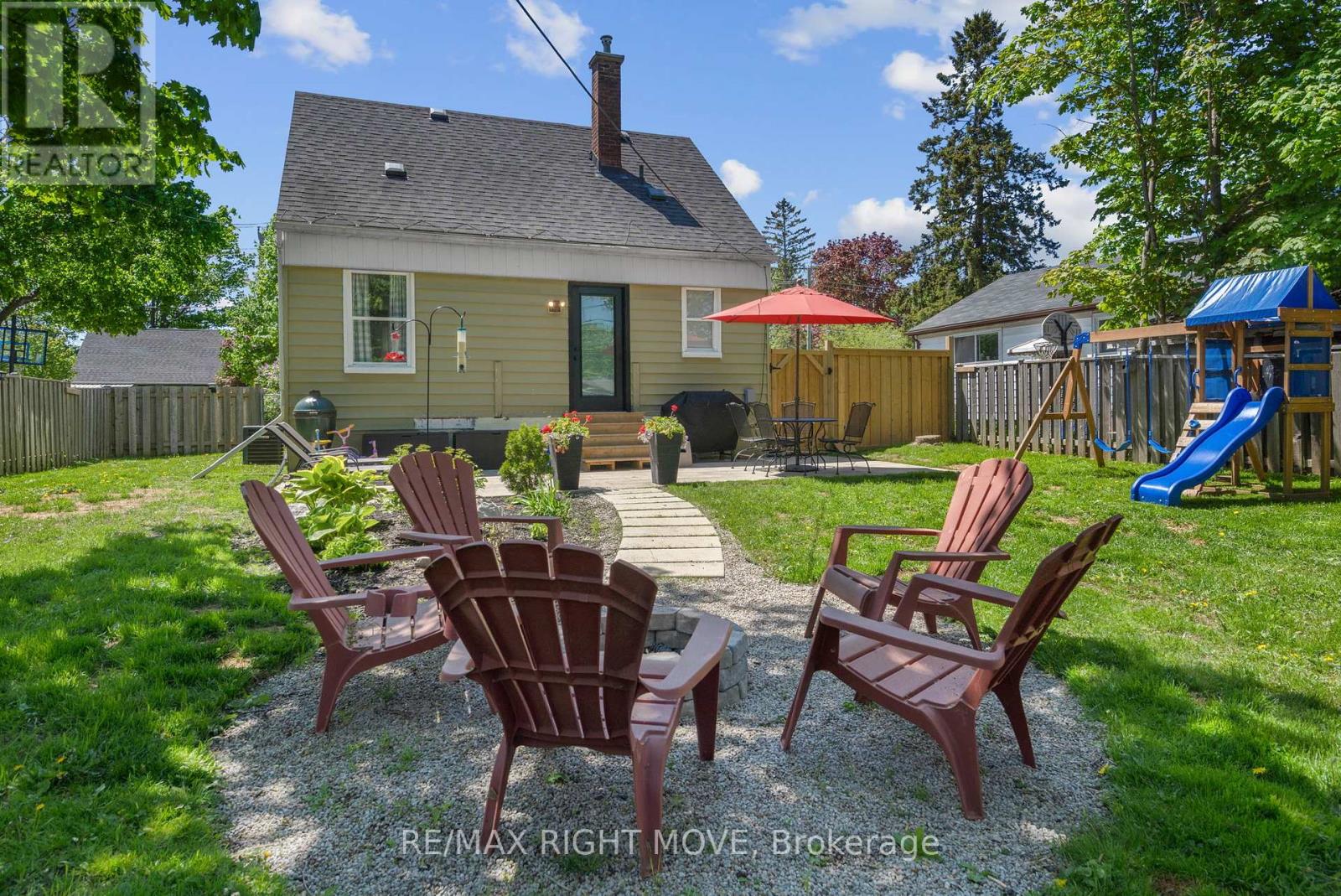 13 Newton Street, Barrie, Ontario  L4M 3N2 - Photo 3 - S12162755
