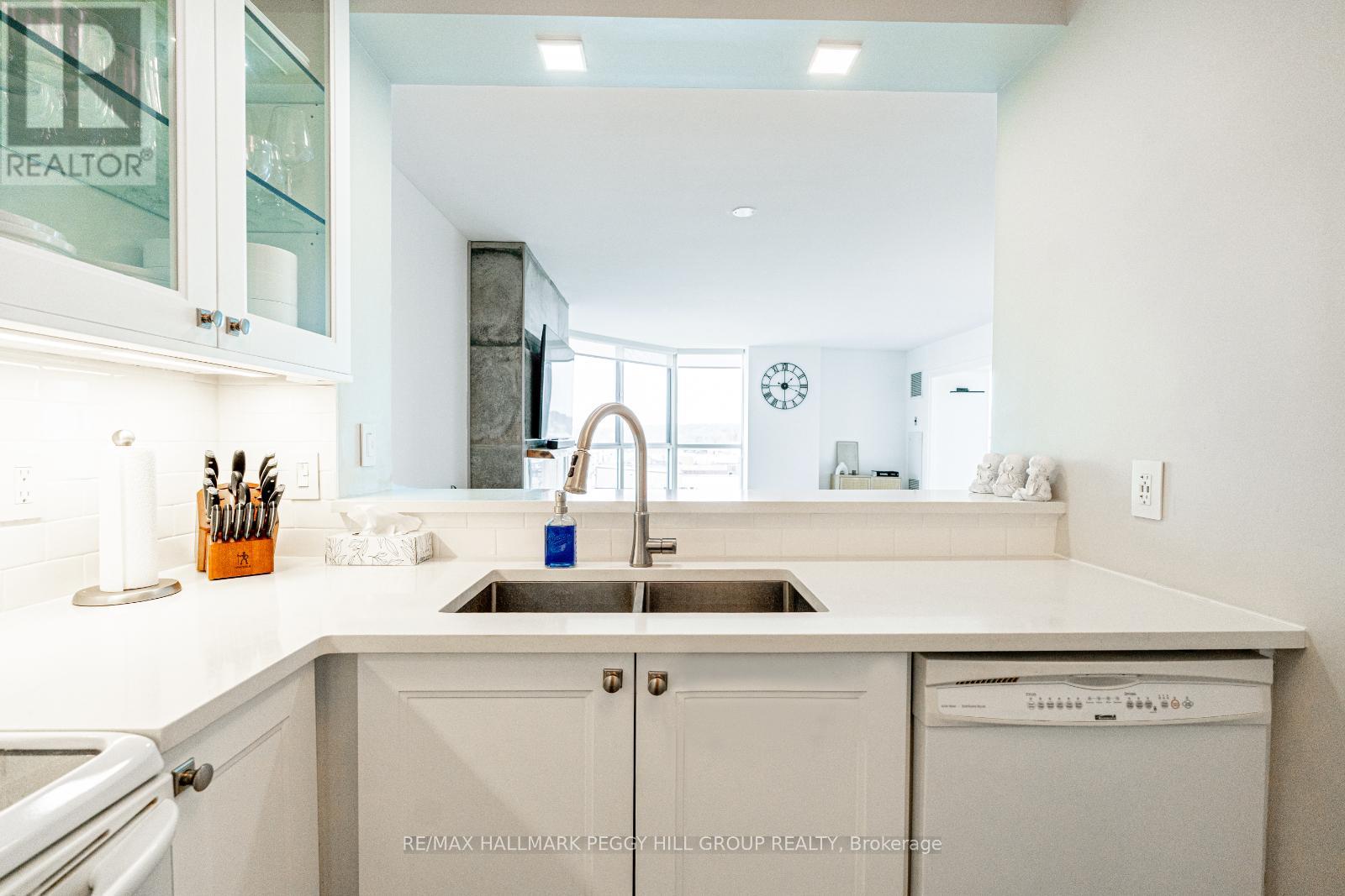 605 - 140 Dunlop Street E, Barrie, Ontario  L4M 6H9 - Photo 6 - S12162762