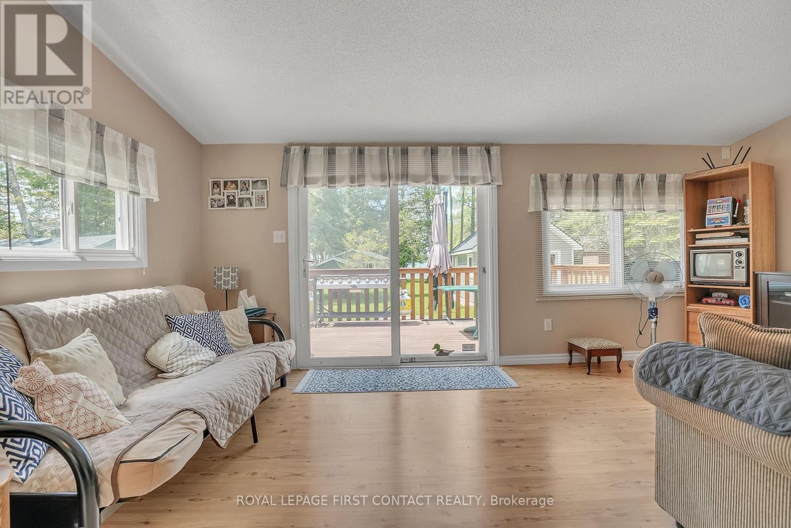 8 Buttercup Lane, Springwater, Ontario  L0L 1P0 - Photo 22 - S12162778