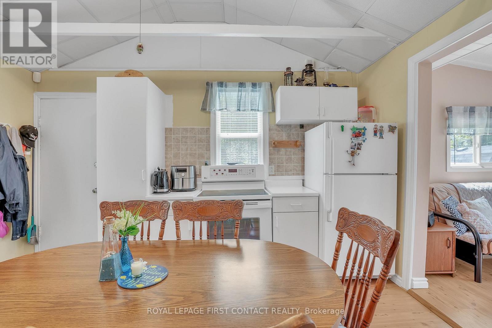 8 Buttercup Lane, Springwater, Ontario  L0L 1P0 - Photo 24 - S12162778
