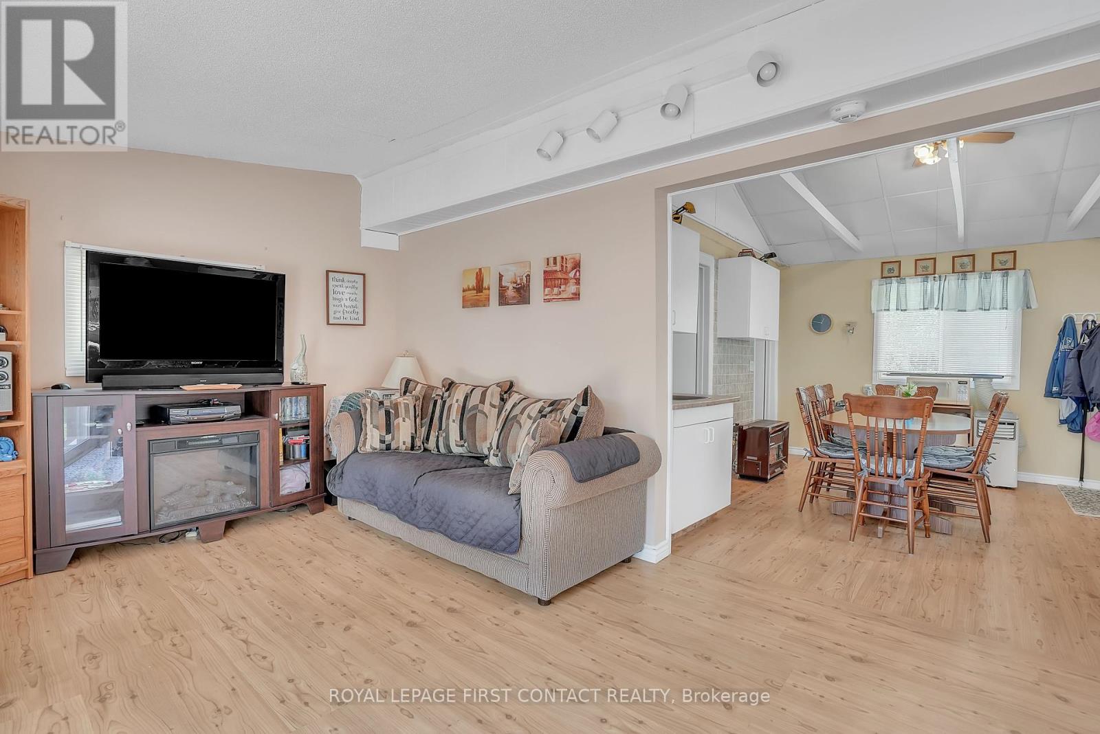 8 Buttercup Lane, Springwater, Ontario  L0L 1P0 - Photo 27 - S12162778