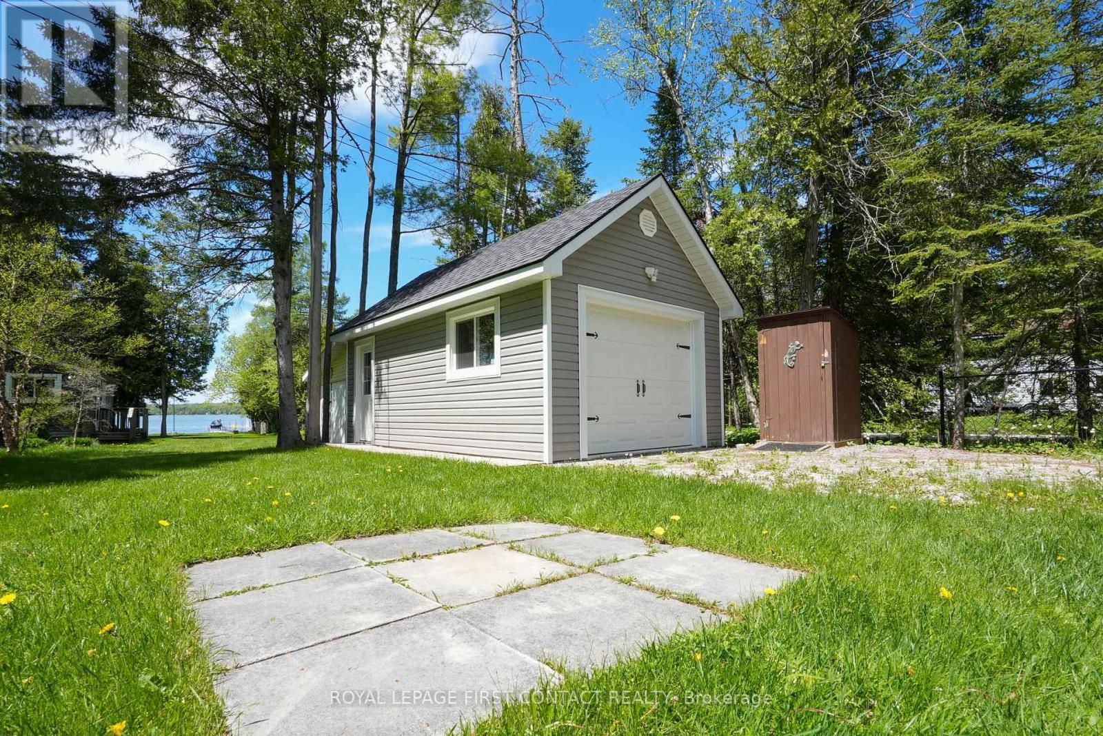 8 Buttercup Lane, Springwater, Ontario  L0L 1P0 - Photo 3 - S12162778