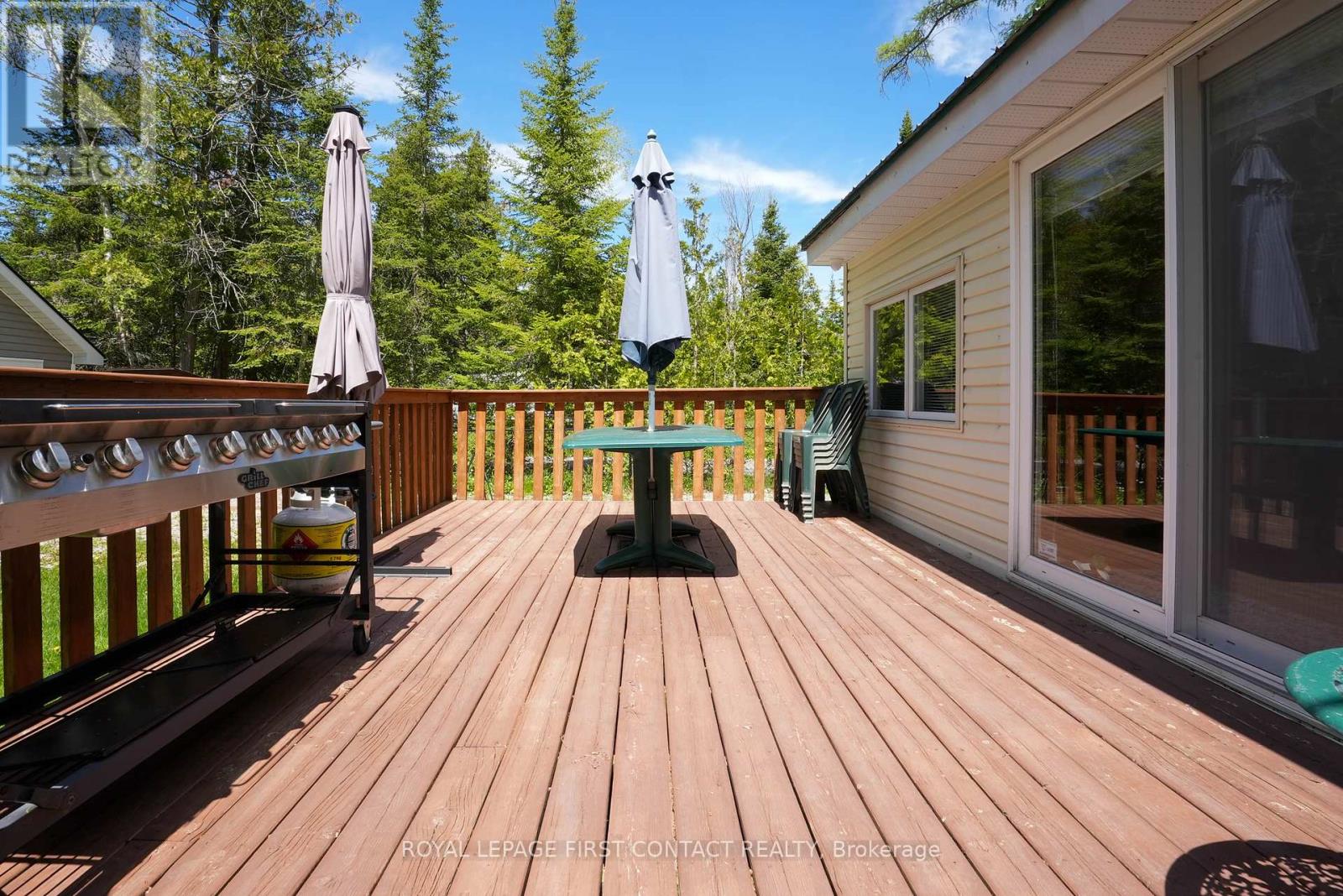 8 Buttercup Lane, Springwater, Ontario  L0L 1P0 - Photo 5 - S12162778