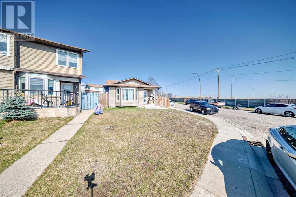 109 Bedfield Court Ne, Calgary, Alberta  T3K 3L2 - Photo 3 - A2214940