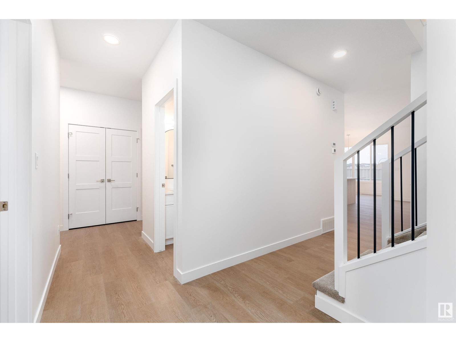 Property at 22128 94 AV NW image 4