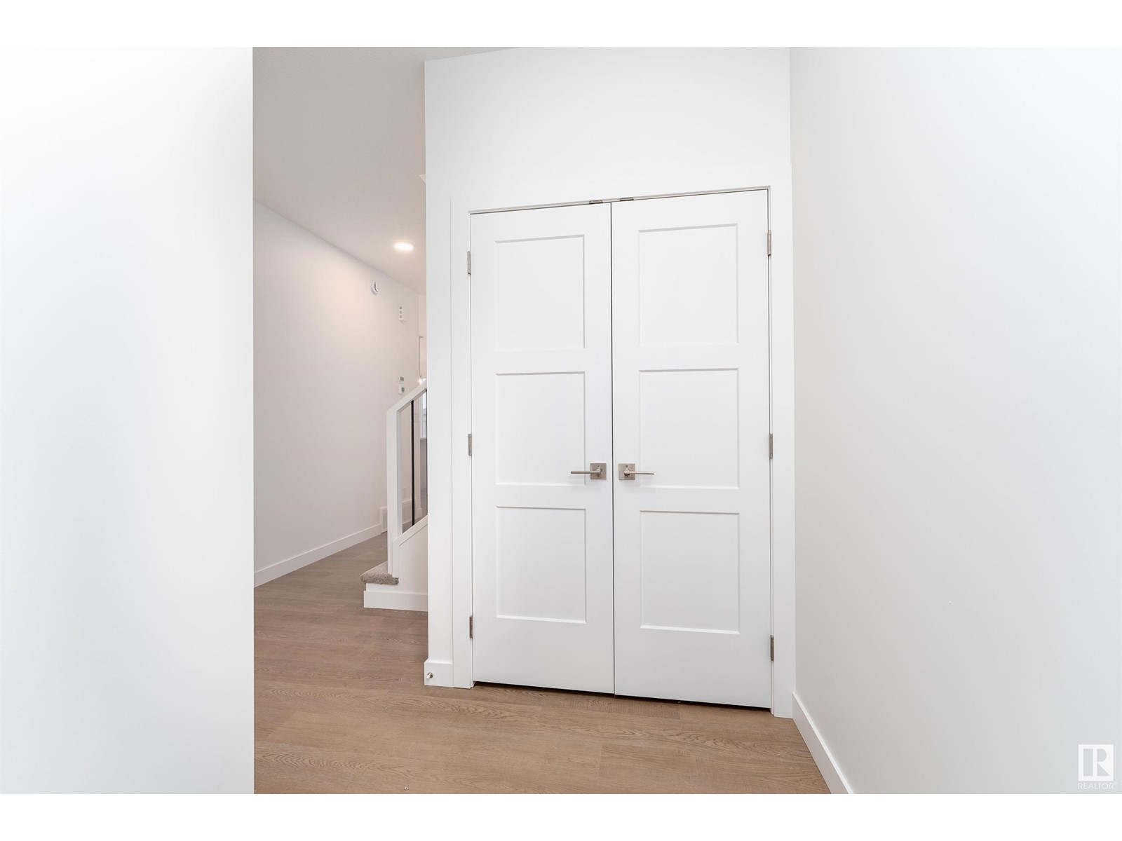 Property at 22128 94 AV NW image 3