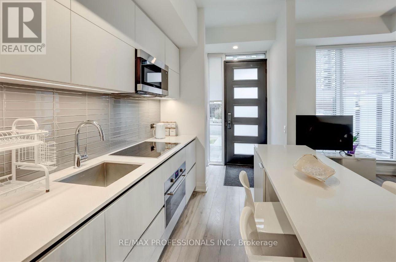 Th07 - 21 Park Street E, Mississauga, Ontario  L5G 1L7 - Photo 11 - W12162668