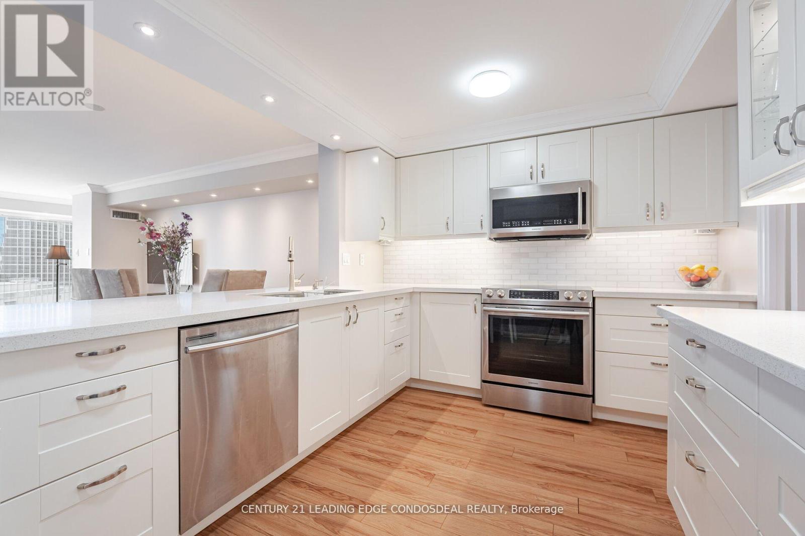 2106 - 33 University Avenue, Toronto, Ontario  M5J 2S7 - Photo 21 - C12162966