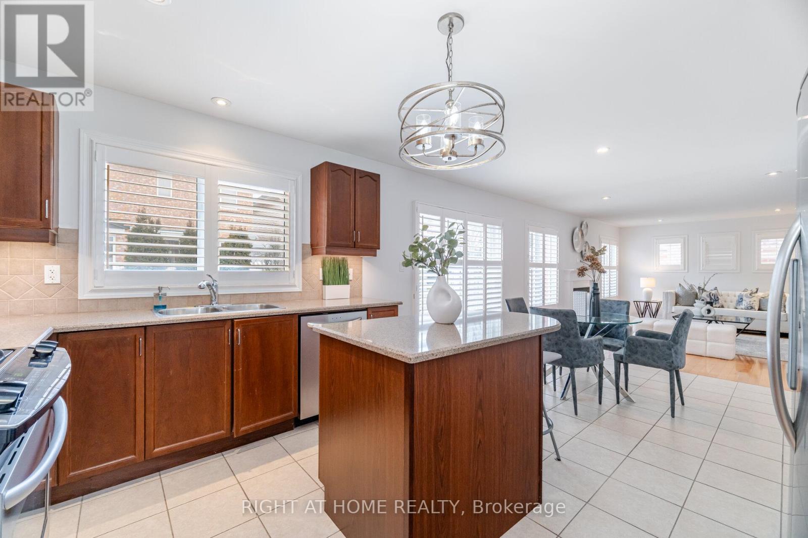 820 Rayner Court, Milton, Ontario  L9T 0N8 - Photo 10 - W12162685