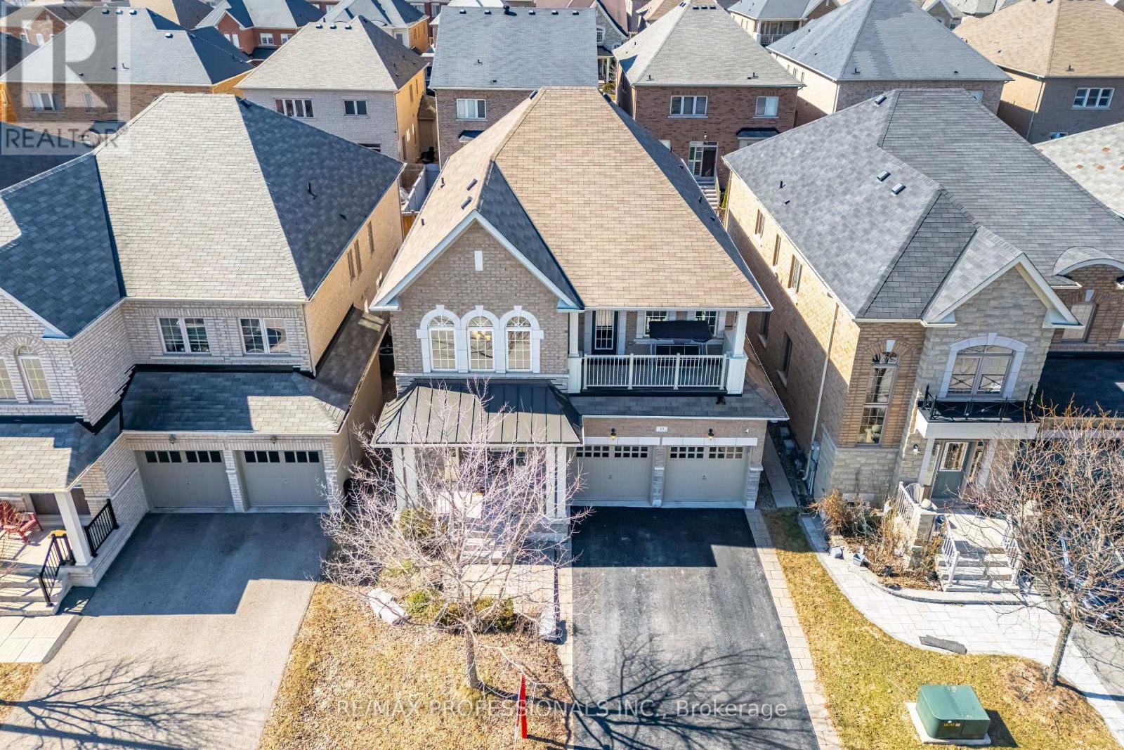 35 Lampman Crescent, Brampton, Ontario  L6X 3A3 - Photo 2 - W12162712