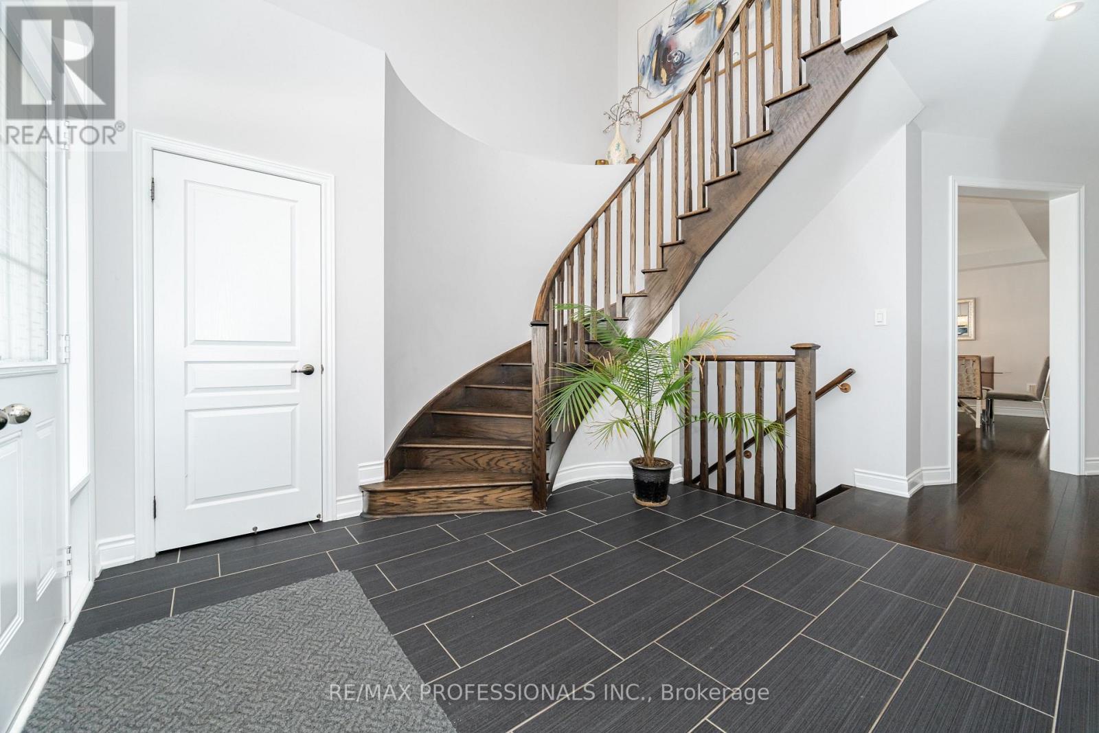 35 Lampman Crescent, Brampton, Ontario  L6X 3A3 - Photo 21 - W12162712