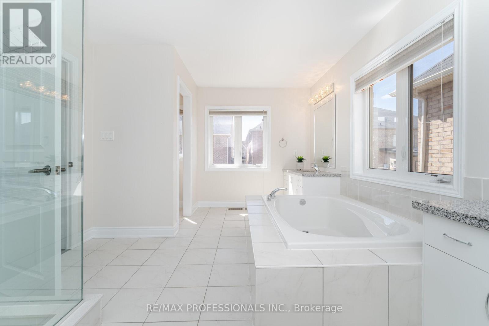 35 Lampman Crescent, Brampton, Ontario  L6X 3A3 - Photo 29 - W12162712