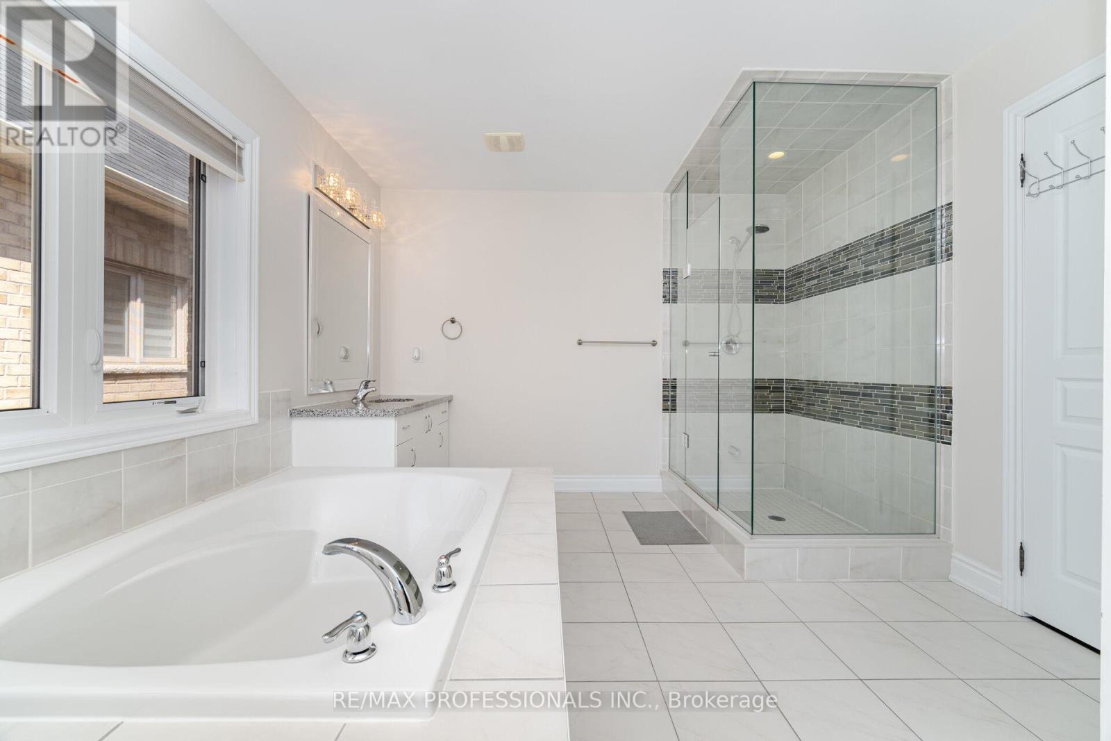 35 Lampman Crescent, Brampton, Ontario  L6X 3A3 - Photo 30 - W12162712