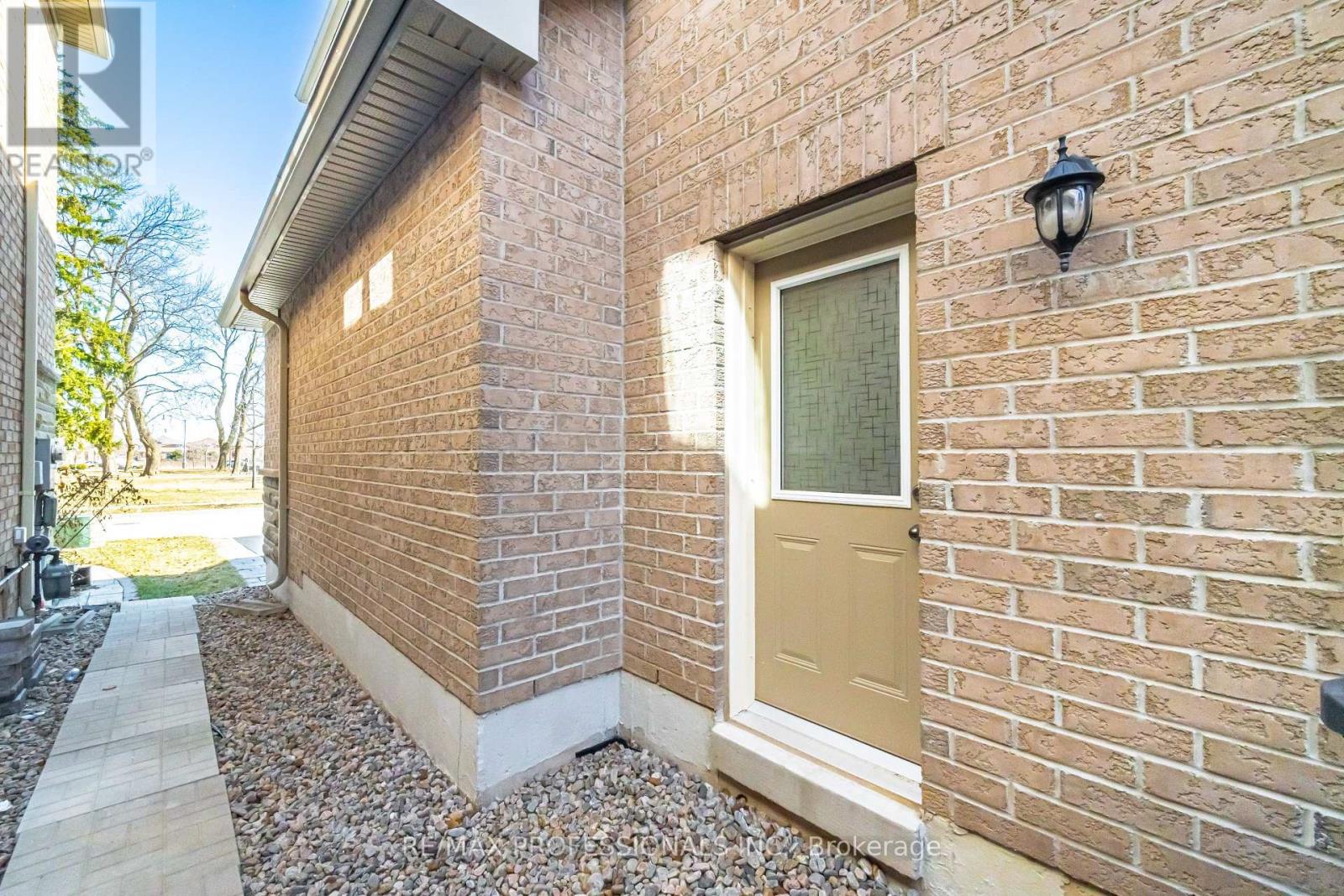 35 Lampman Crescent, Brampton, Ontario  L6X 3A3 - Photo 38 - W12162712