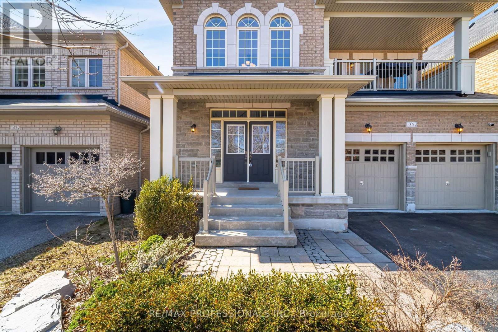 35 Lampman Crescent, Brampton, Ontario  L6X 3A3 - Photo 4 - W12162712