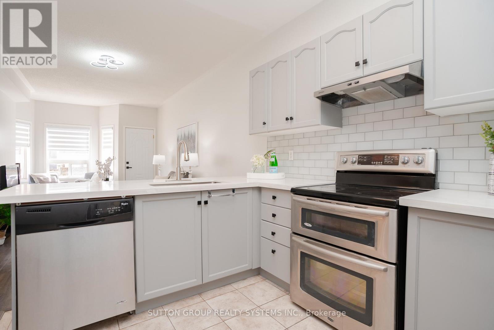 3856 Edgecliffe Run, Mississauga, Ontario  L5M 6N5 - Photo 10 - W12162714