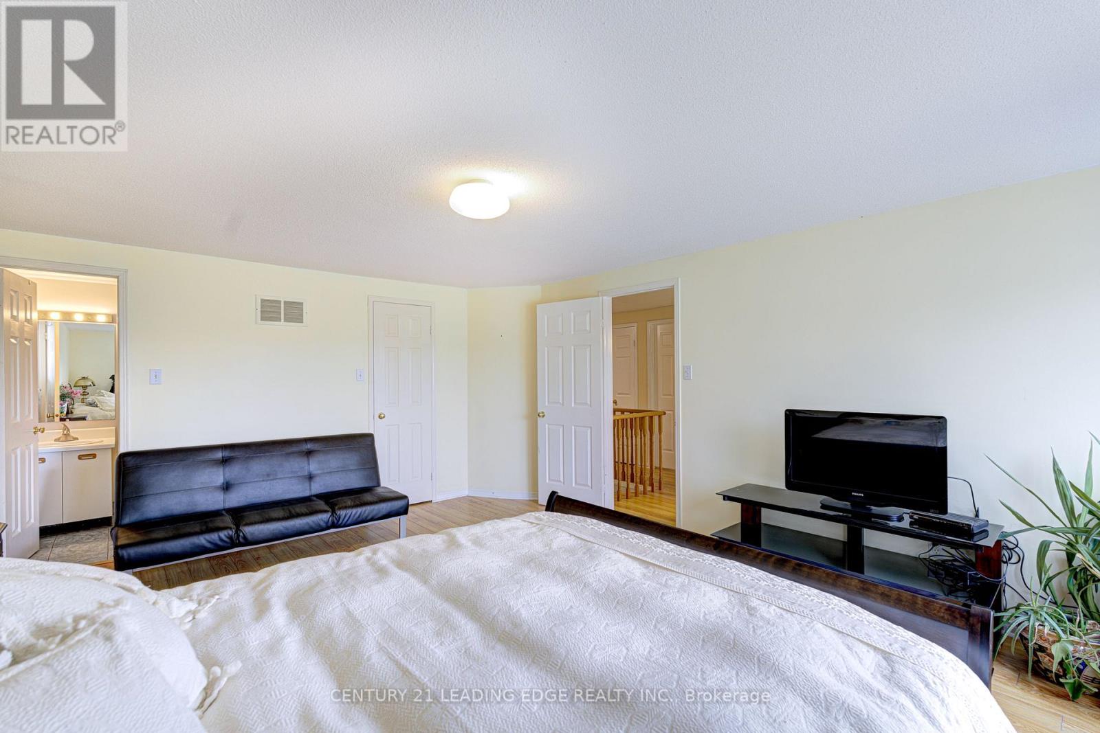 3281 Folkway Drive, Burlington, Ontario  L7M 3J2 - Photo 18 - W12162716