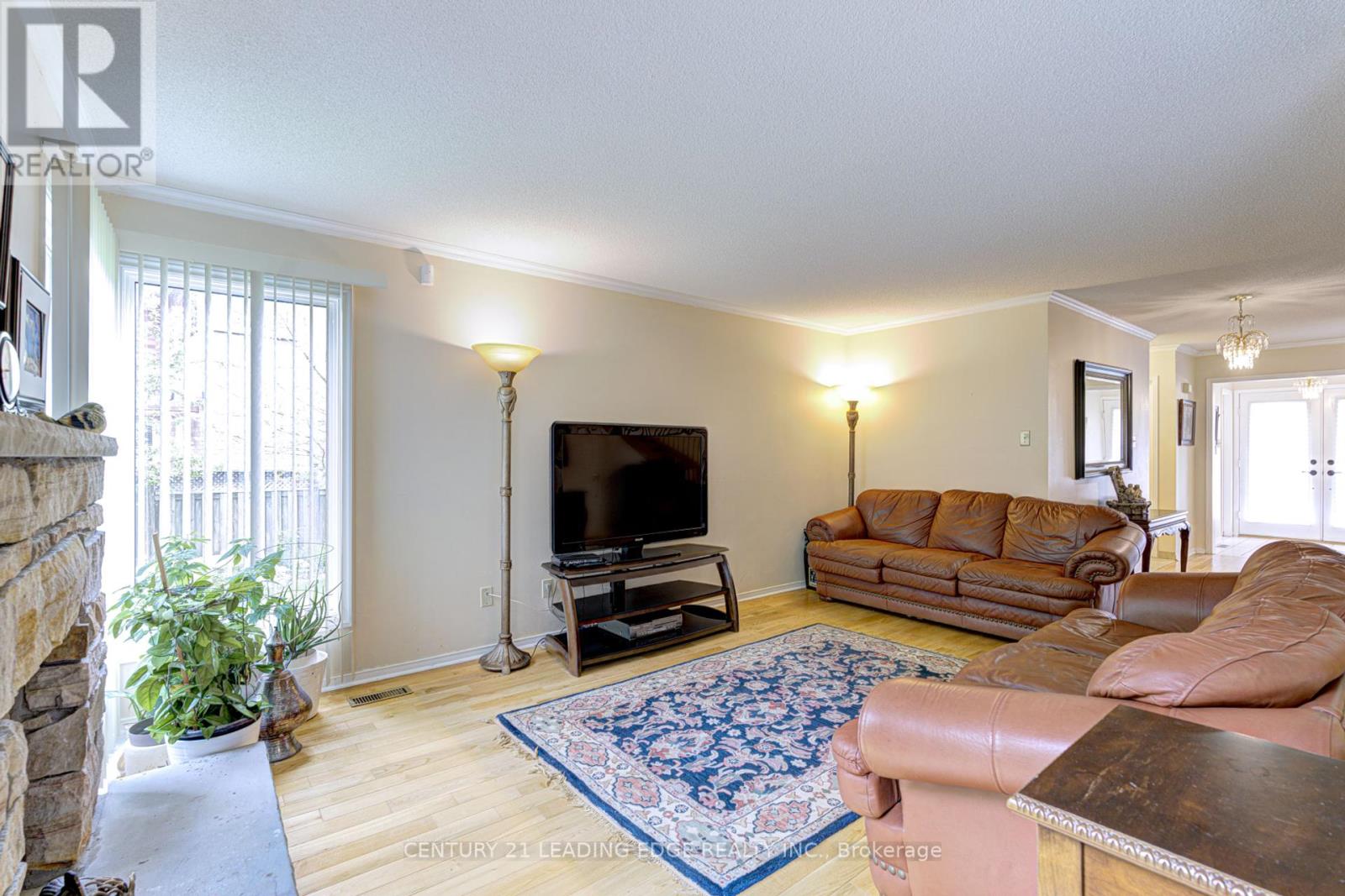 3281 Folkway Drive, Burlington, Ontario  L7M 3J2 - Photo 7 - W12162716