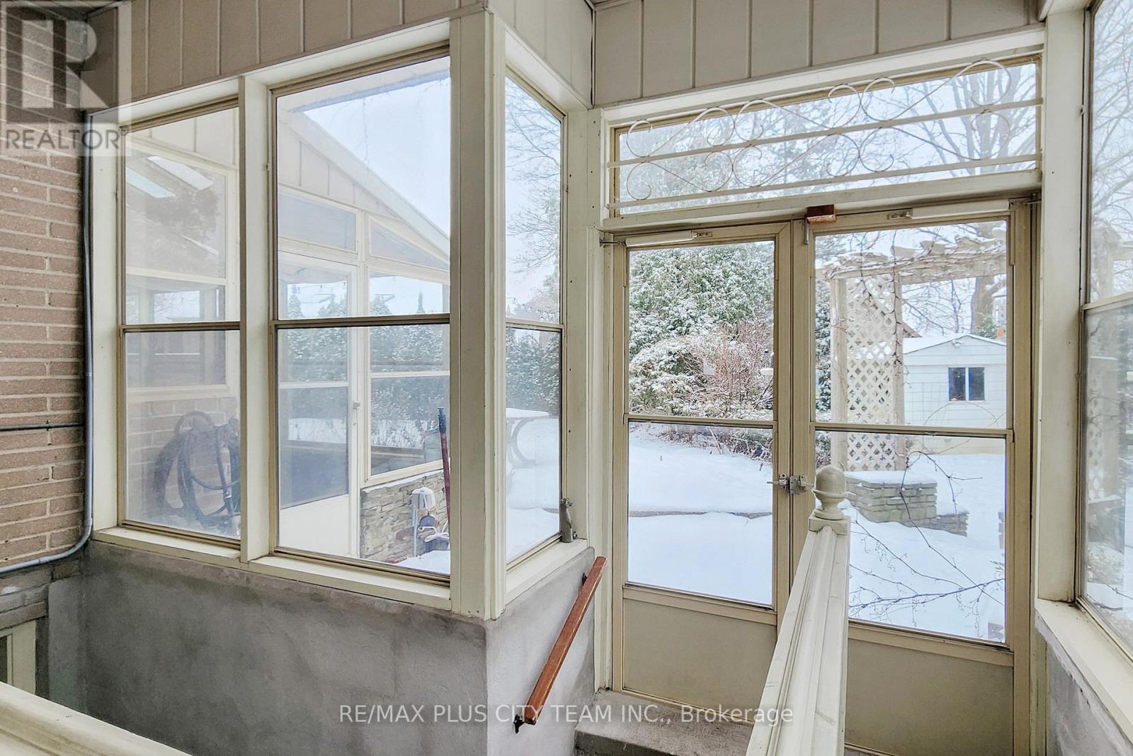 17 Hedges Boulevard, Toronto, Ontario  M9B 3C3 - Photo 32 - W12162748