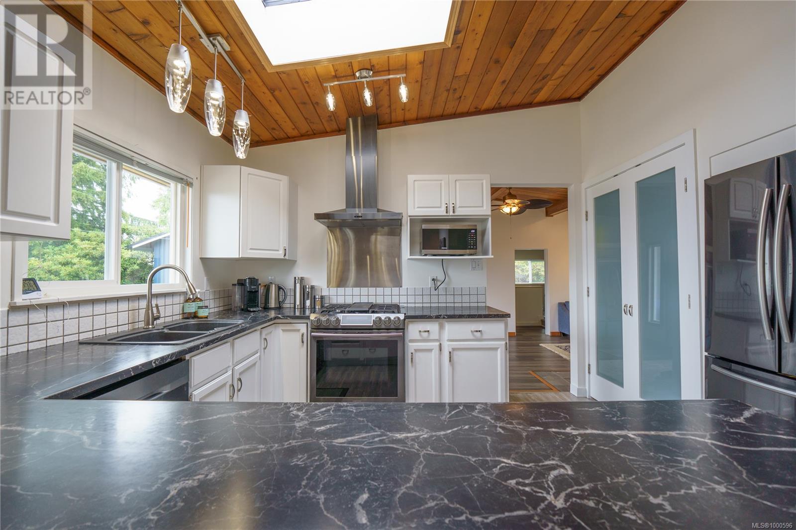 204 Birch St, Ucluelet, British Columbia  V0R 3A0 - Photo 4 - 1000596