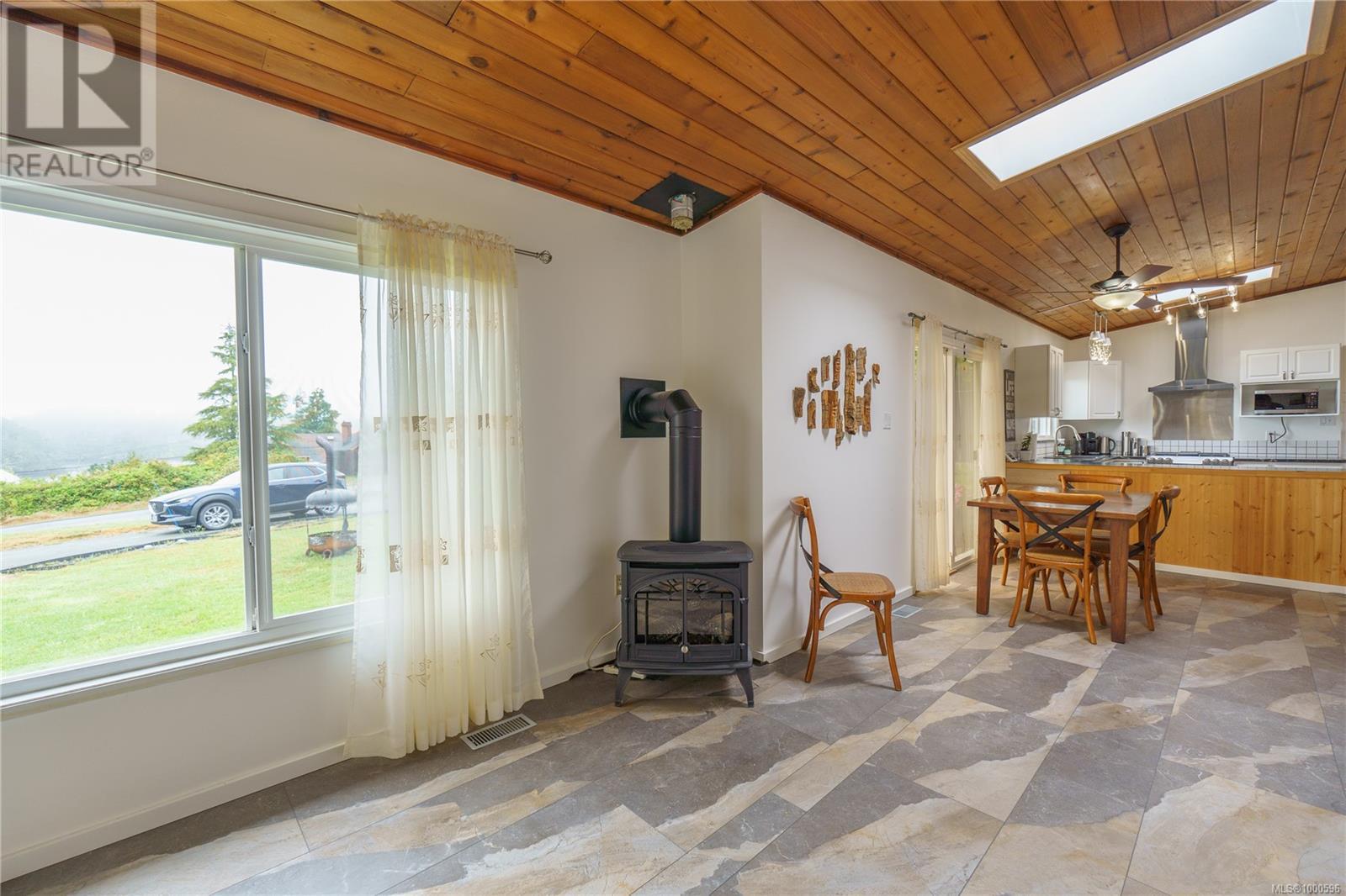 204 Birch St, Ucluelet, British Columbia  V0R 3A0 - Photo 9 - 1000596