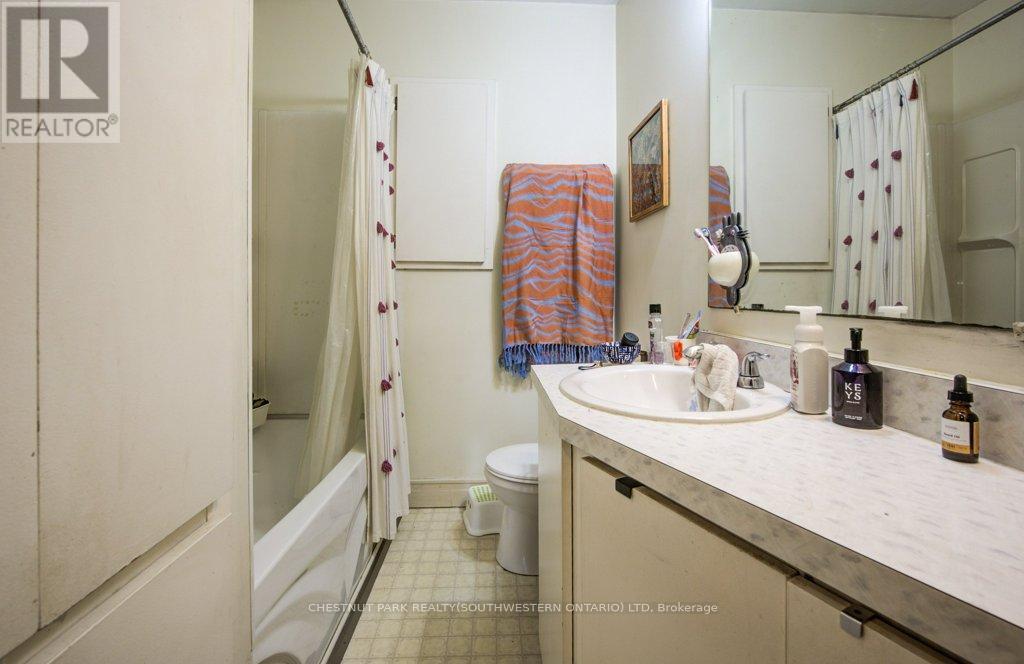 98 Waterloo Street, Waterloo, Ontario  N2J 1X9 - Photo 24 - X12162723