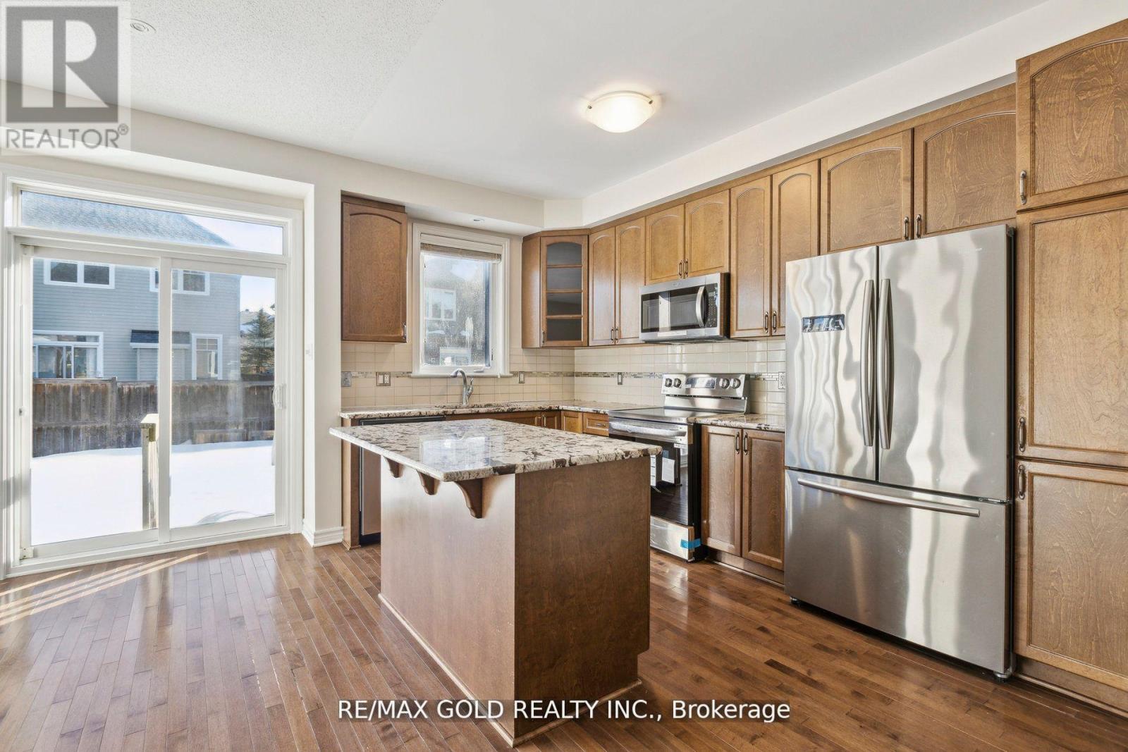 906 Verbena Crescent, Ottawa, Ontario  K1T 0K4 - Photo 11 - X12162727