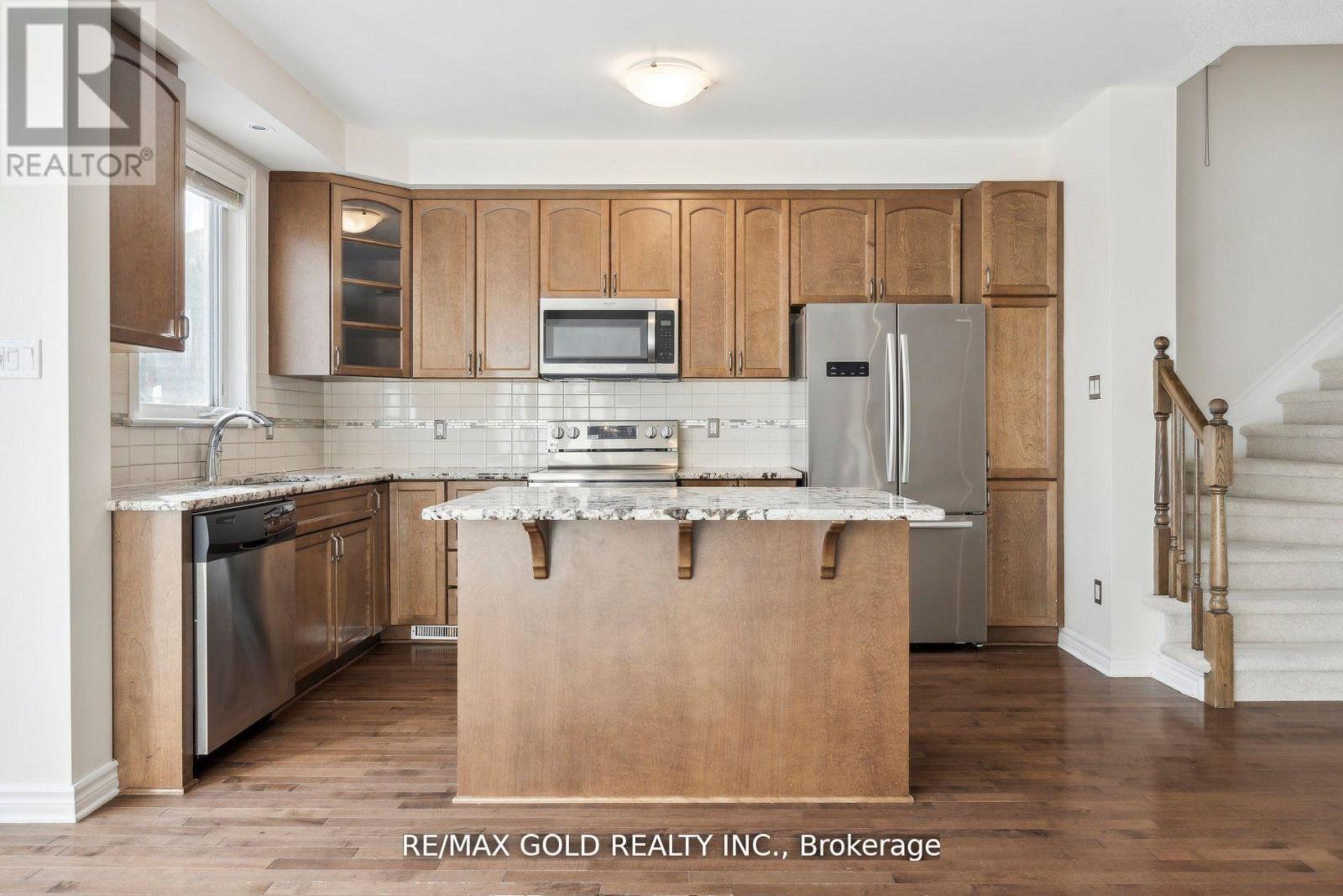 906 Verbena Crescent, Ottawa, Ontario  K1T 0K4 - Photo 12 - X12162727