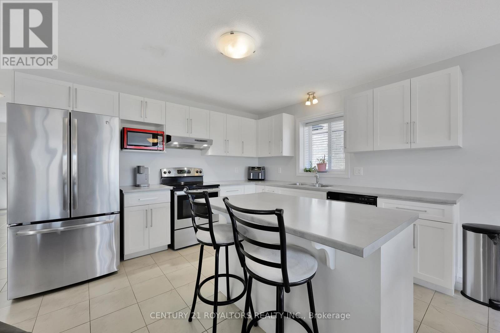 14 Chamberlain Avenue, Ingersoll, Ontario  N5C 0C6 - Photo 12 - X12162774