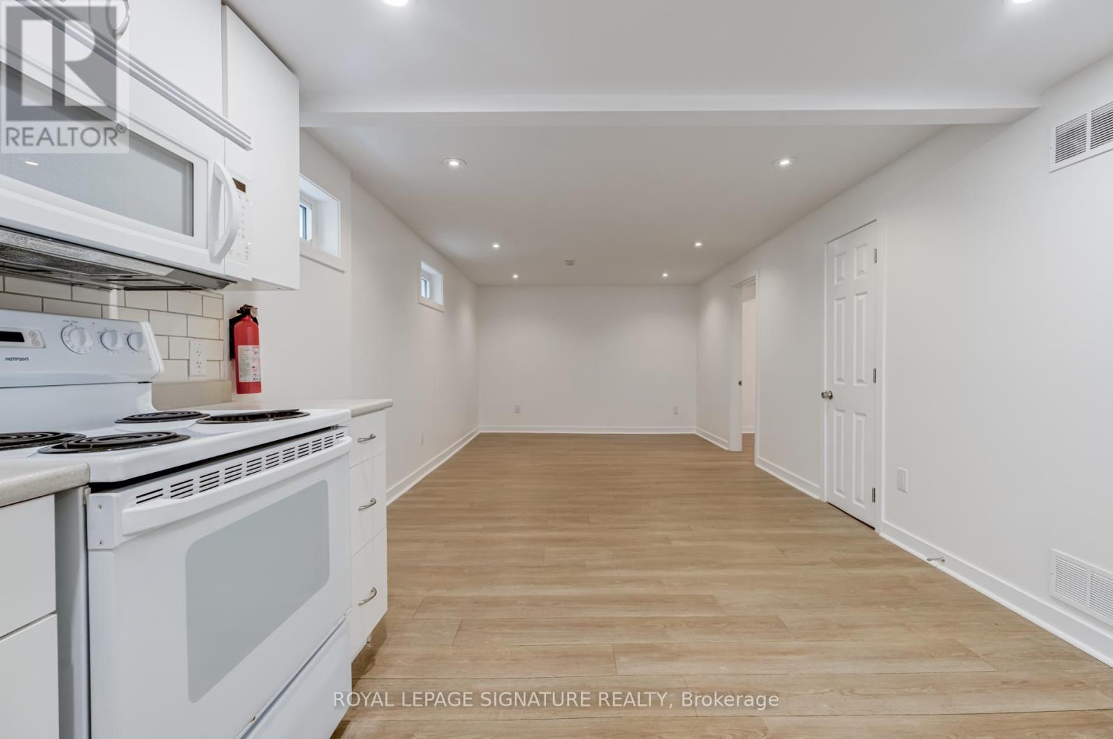 Bsmt - 183 Britannia Avenue, Bradford West Gwillimbury, Ontario  L3Z 1A4 - Photo 8 - N12162807