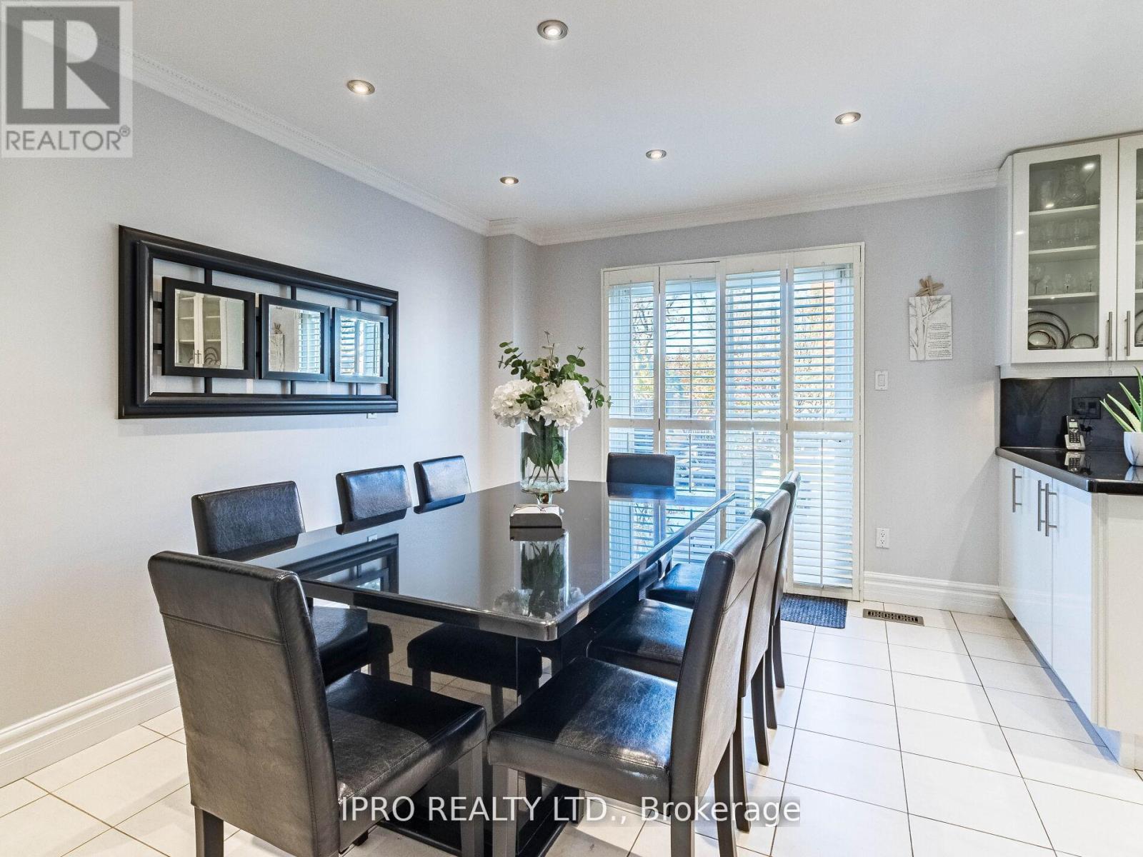 54 Embassy Drive, Vaughan, Ontario  L4L 5B1 - Photo 11 - N12162809