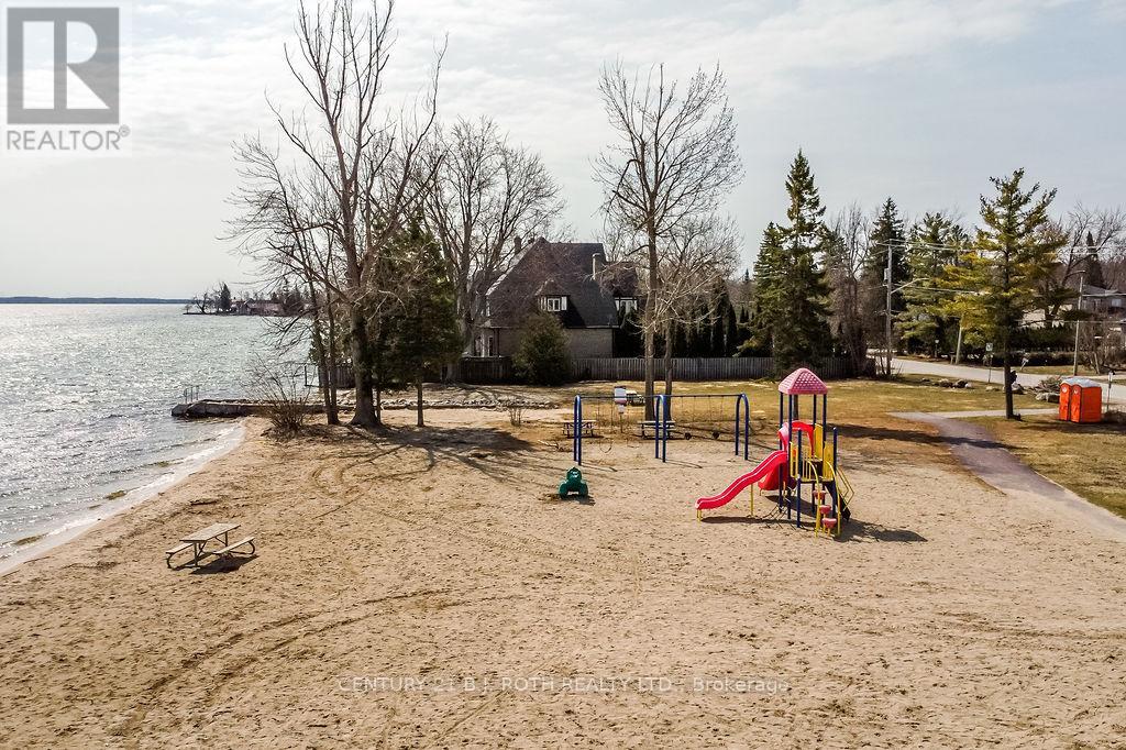 695 Candaras Street, Innisfil, Ontario  L9S 2G9 - Photo 24 - N12162820