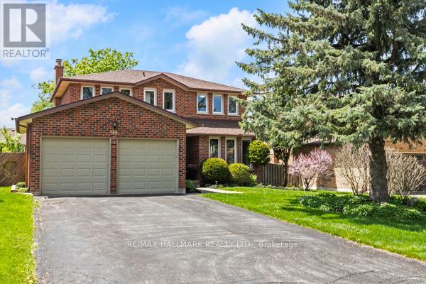 90 HAZELWOOD DRIVE, Newmarket, Ontario