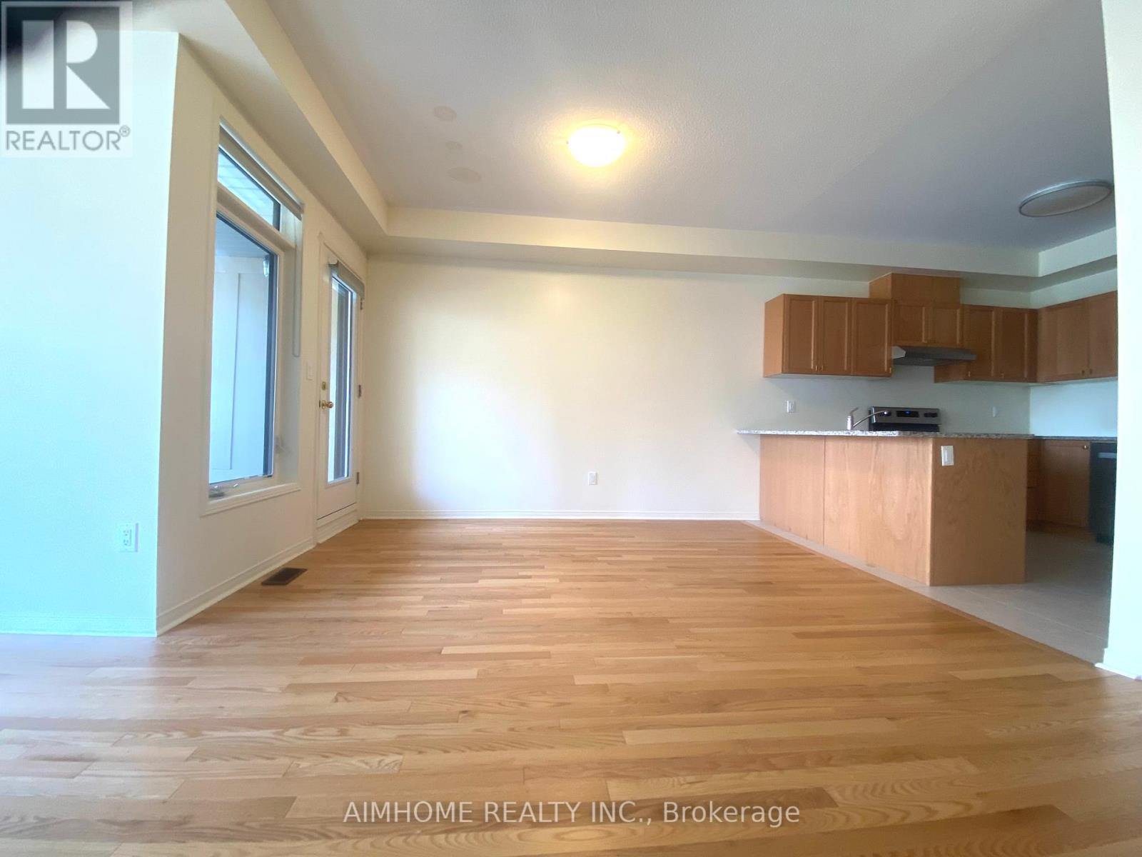 16 Slaney Street, Richmond Hill, Ontario  L4S 0K8 - Photo 4 - N12162892
