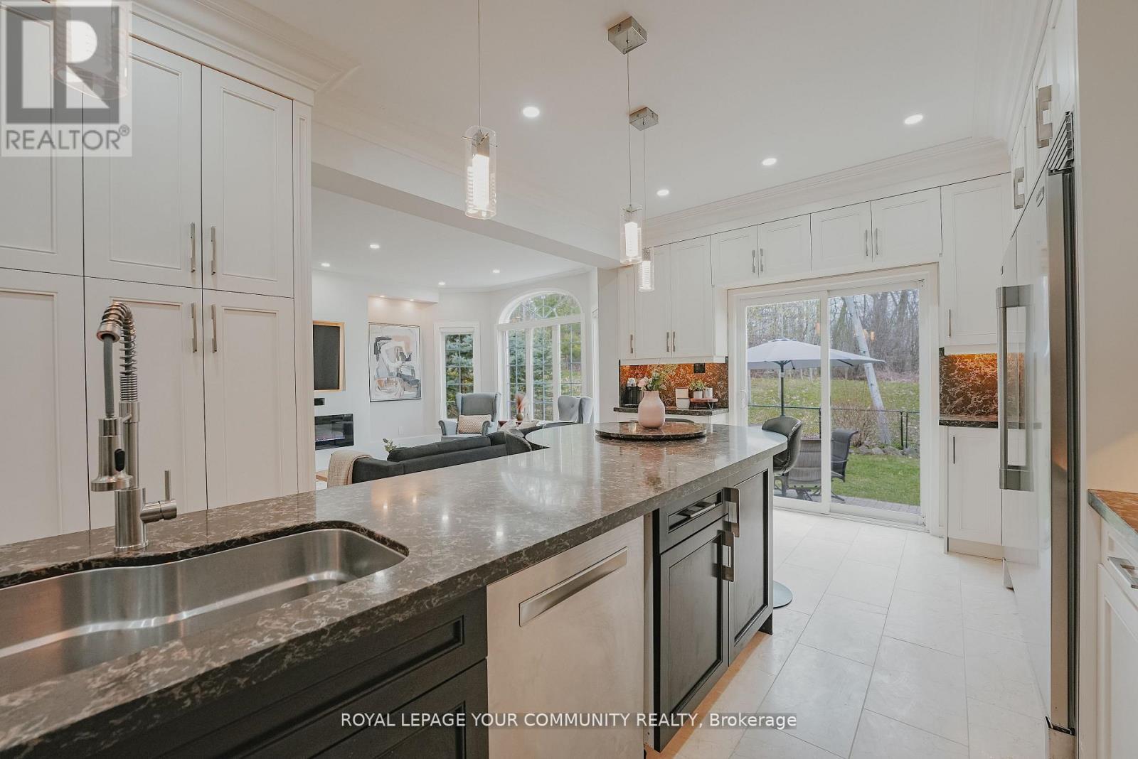 14 Trish Drive, Richmond Hill, Ontario  L4E 5C5 - Photo 8 - N12162922