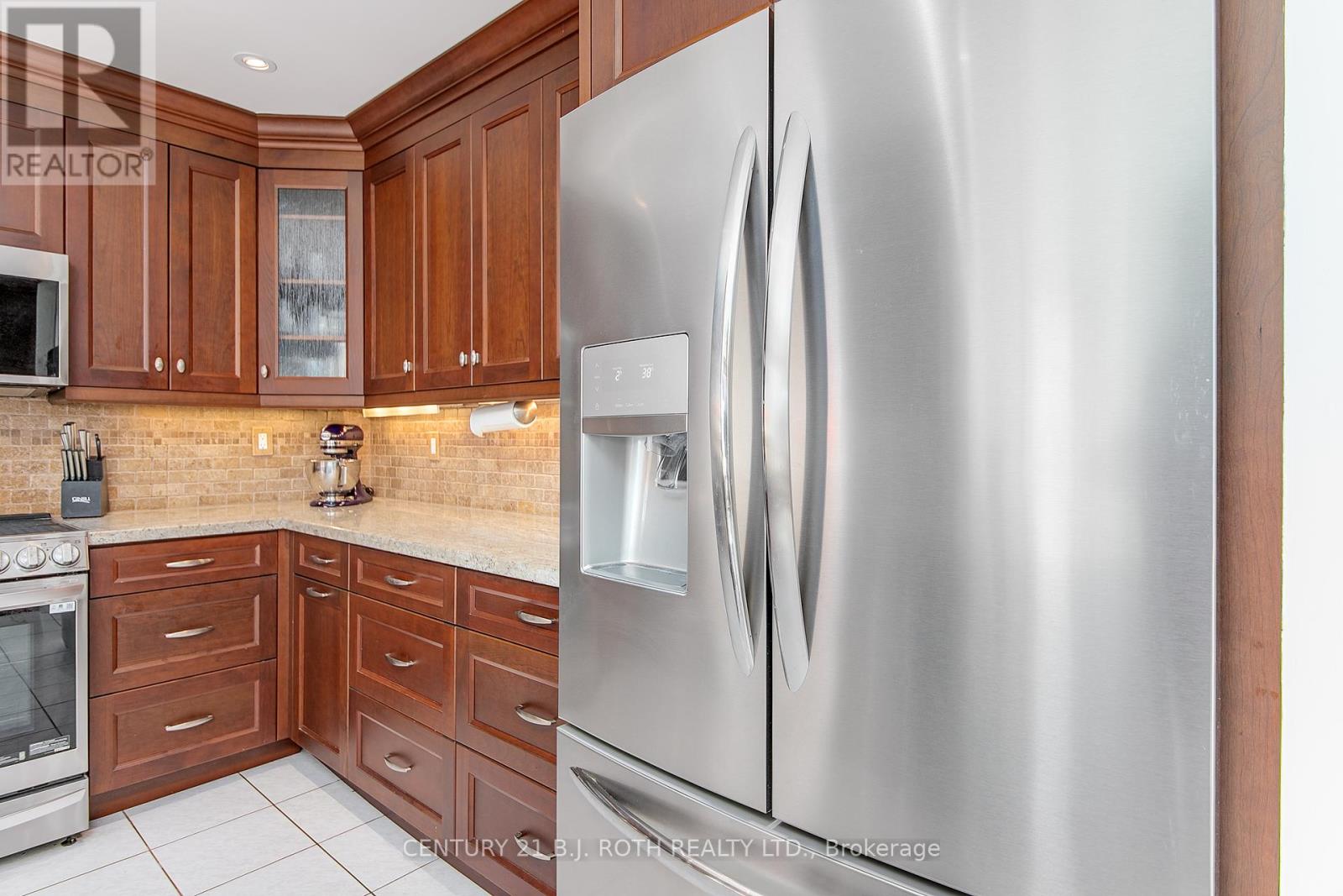 57 Finlay Road, Barrie, Ontario  L4N 7T7 - Photo 12 - S12162889