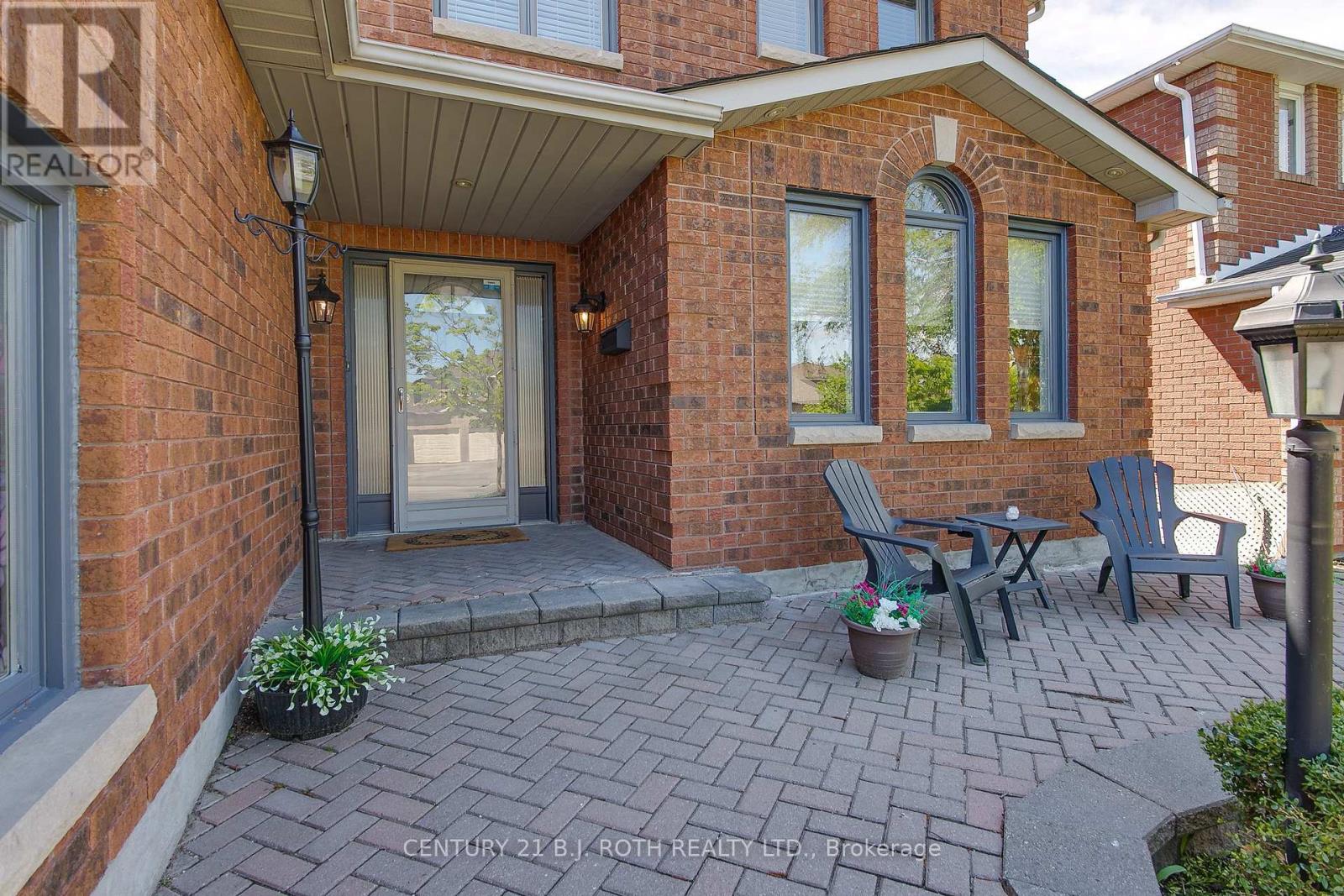 57 Finlay Road, Barrie, Ontario  L4N 7T7 - Photo 3 - S12162889